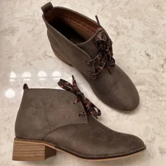 Corkys Hey Girl Totes Leopard Laces Booties Boots Size 8 Like New - Picture 5 of 15